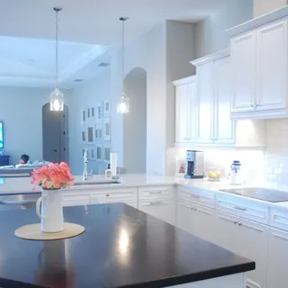 MG Colors Inc Kitchen Cabinet Refinishing and Paint